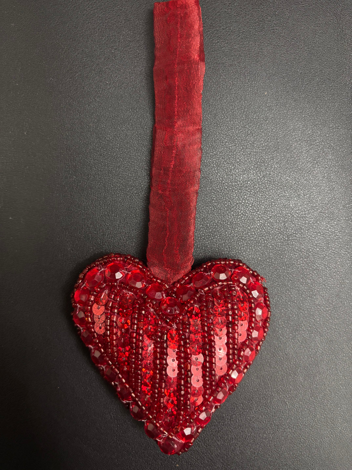 ❤️ Red Beaded Heart Hanging Ornament – Sparkling Sequin Decoration ❤️