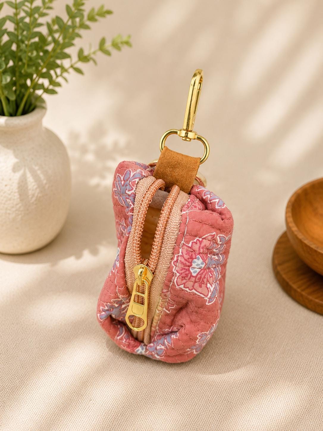 Quilted Cotton Mini Zipper Pouch Keychain, Floral Coin Purse, Earphone Case, Jewelry Organizer, Handmade Gift