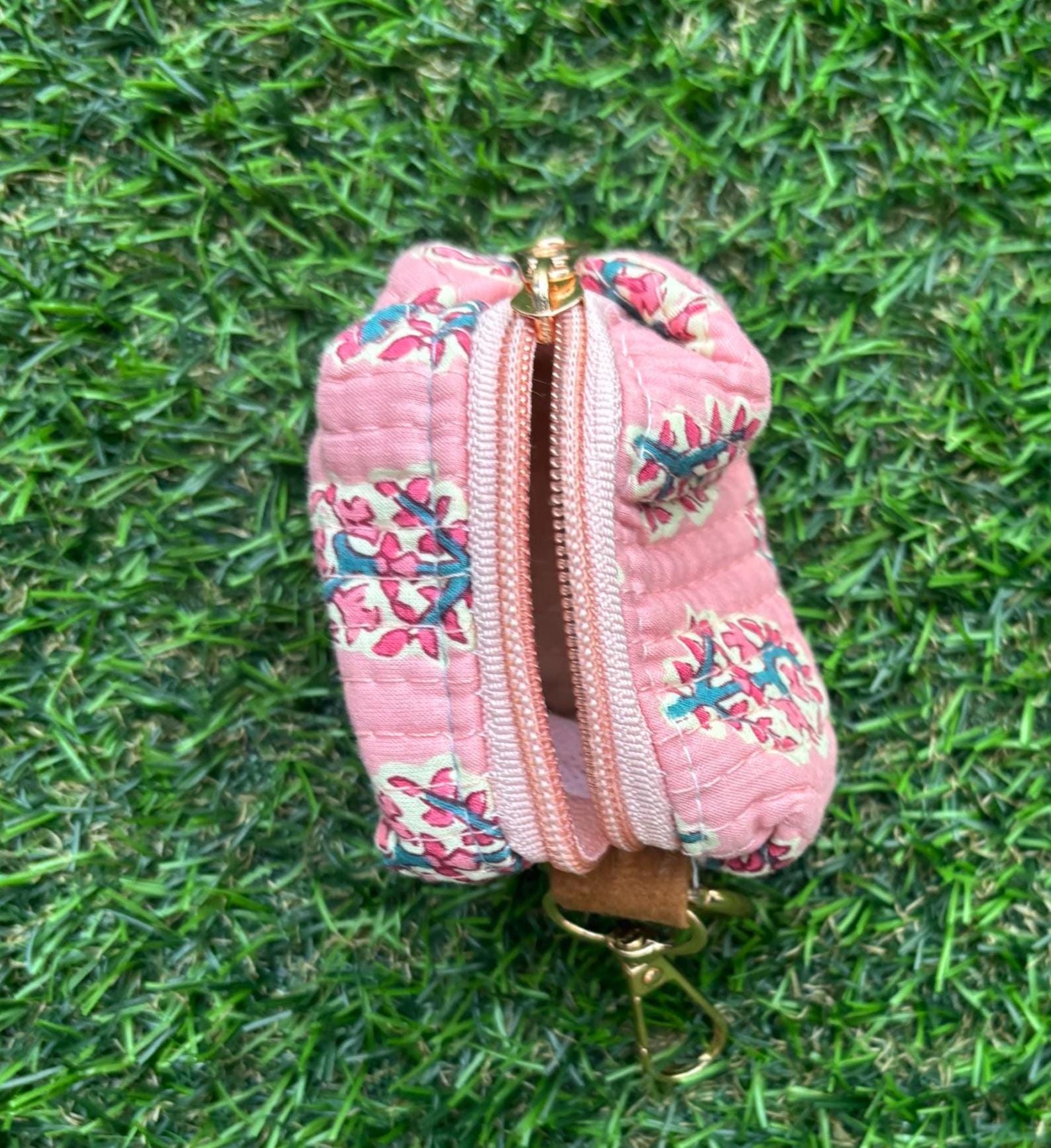 Quilted Cotton Mini Zipper Pouch Keychain, Floral Coin Purse, Earphone Case, Jewelry Organizer, Handmade Gift