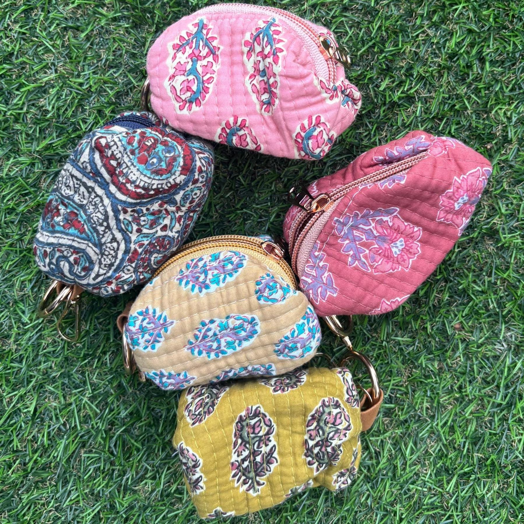 Quilted Cotton Mini Zipper Pouch Keychain, Floral Coin Purse, Earphone Case, Jewelry Organizer, Handmade Gift