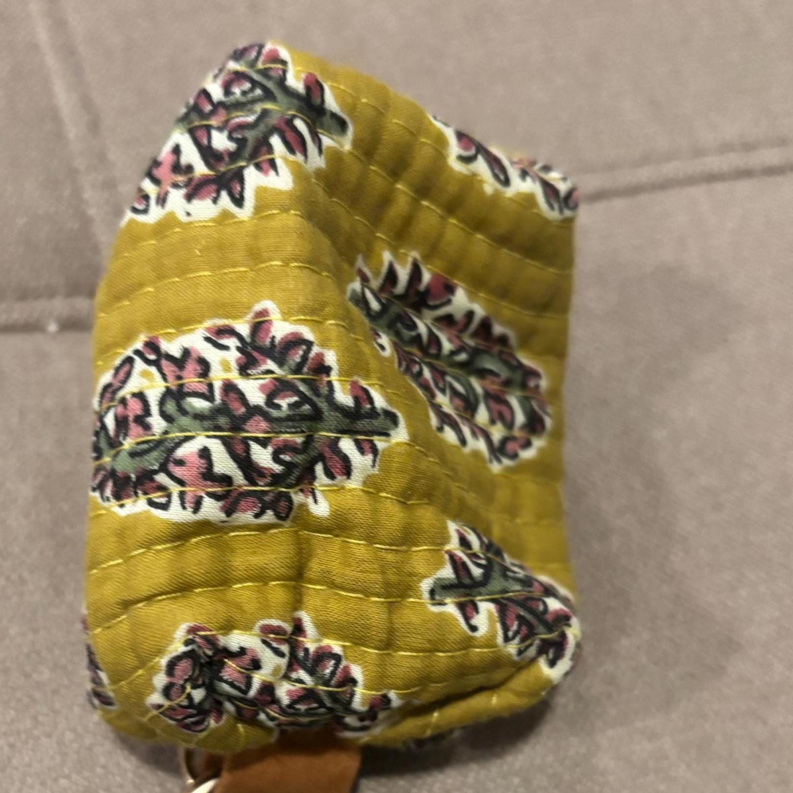 Quilted Cotton Mini Zipper Pouch Keychain, Floral Coin Purse, Earphone Case, Jewelry Organizer, Handmade Gift